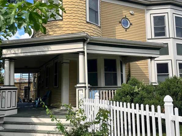 35 Highland Ave #1B, Newtonville, MA 02460