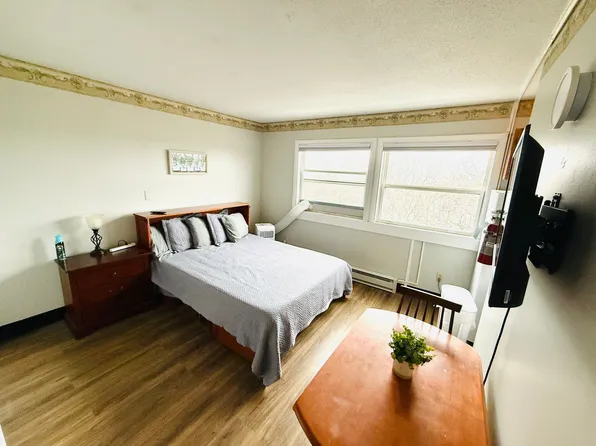 383 College Street, 383 College St APT 3E, Burlington, VT 05401