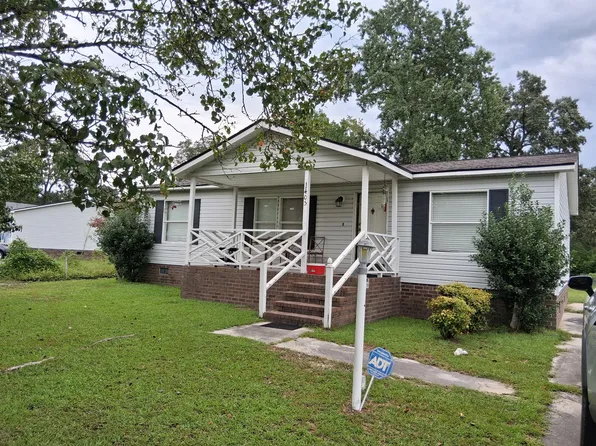 1405 Darby Dr, Raeford, NC 28376
