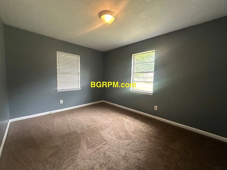 904 Brewer St — Photo 10