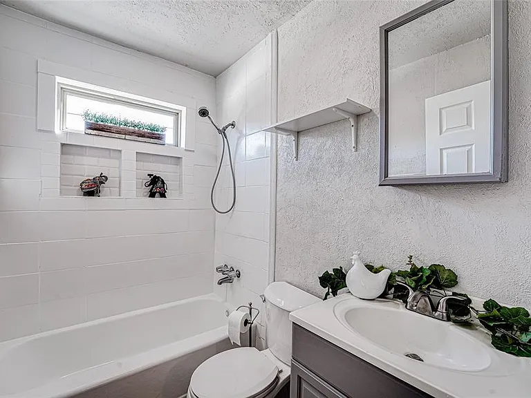 2520 Anita St — Photo 16