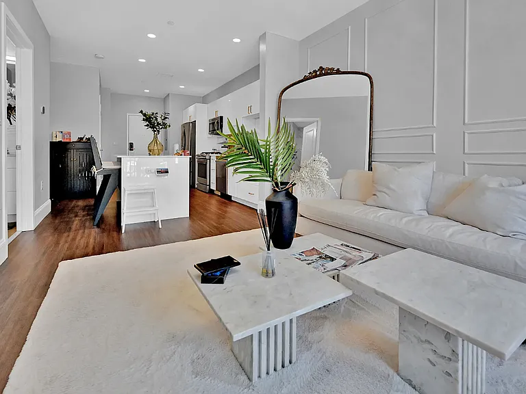 205 Maverick St #302B — Photo 2