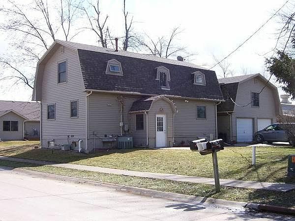201 Walker Way, Blue Grass, IA