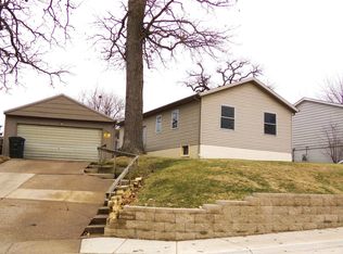 1521 Emerald Dr, Davenport, IA