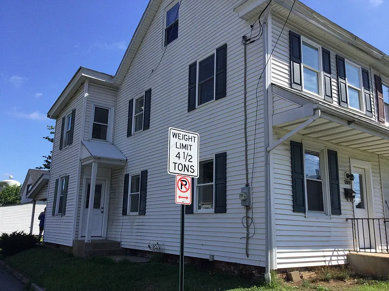 209 W Frederick St — Photo 28