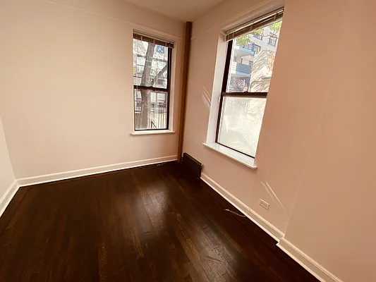 Rented by Metropolis Real Estate of Manhattan | media 9