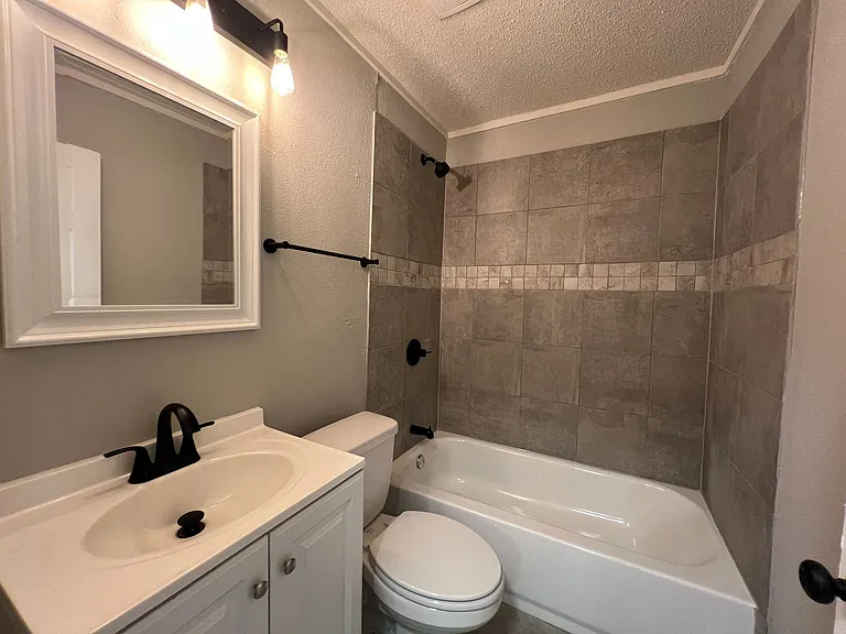 1535 Cella St — Photo 10