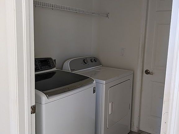3rd image of 2735 37th Ave NE