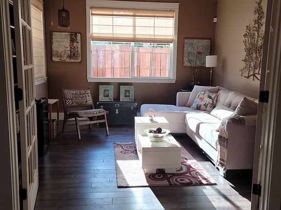 2nd image of 221 Anjou Cir