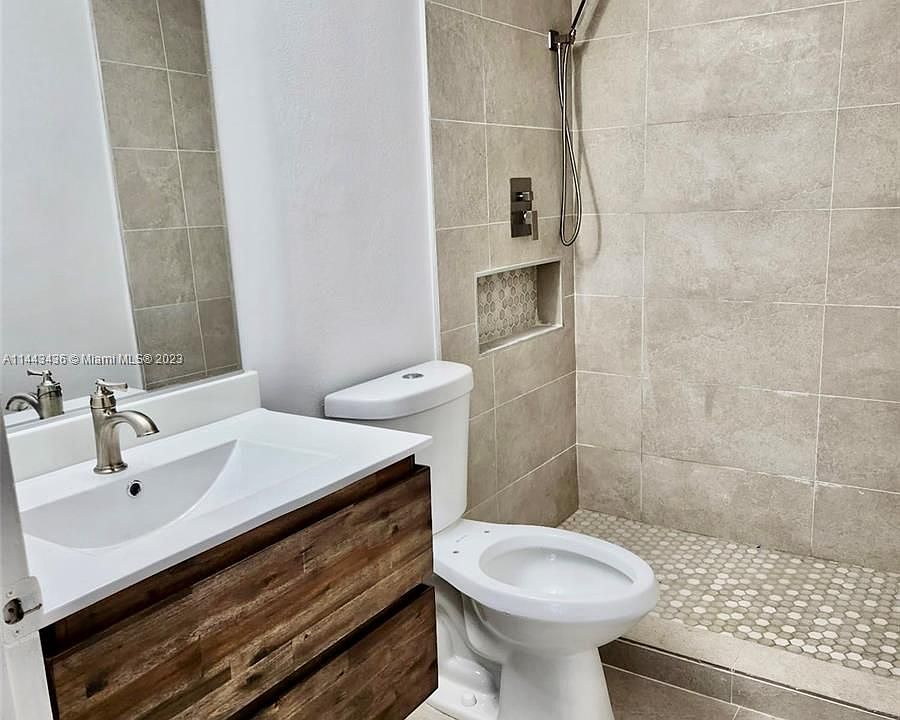 1st image of 700 NW 214th St APT 117