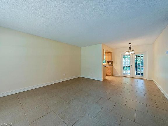 3rd image of 2433 Poinciana Dr