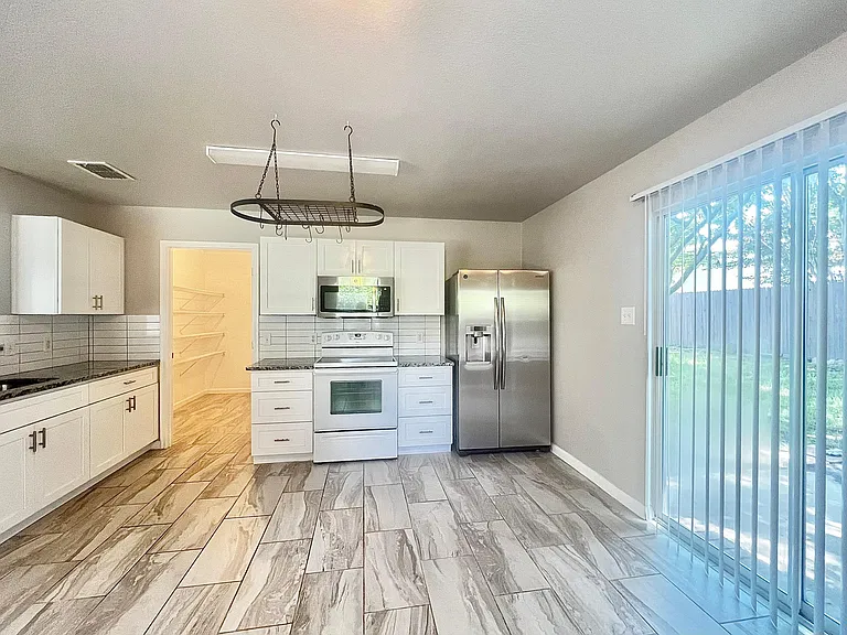 2809 Briargrove Ln — Photo 6