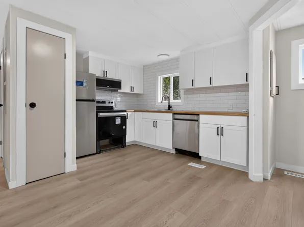 20 W View Blvd, Edmonton, AB T5S 1T5