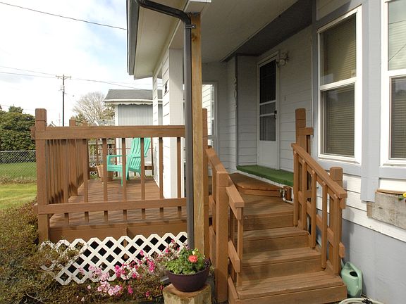 3rd image of 204 12th St NE