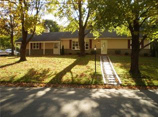 8 Holly Ln, Cumberland, RI 02864