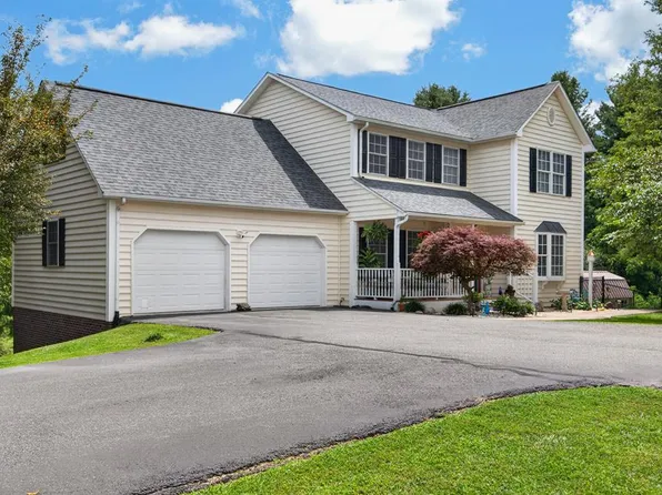 78 Stonebrook Dr, Galax, VA 24333