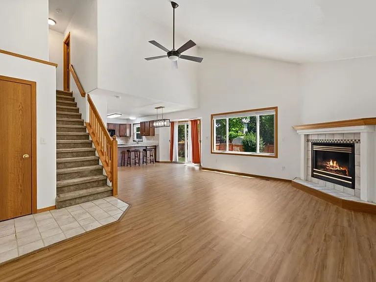 2456 Mary Beth Ct — Photo 4