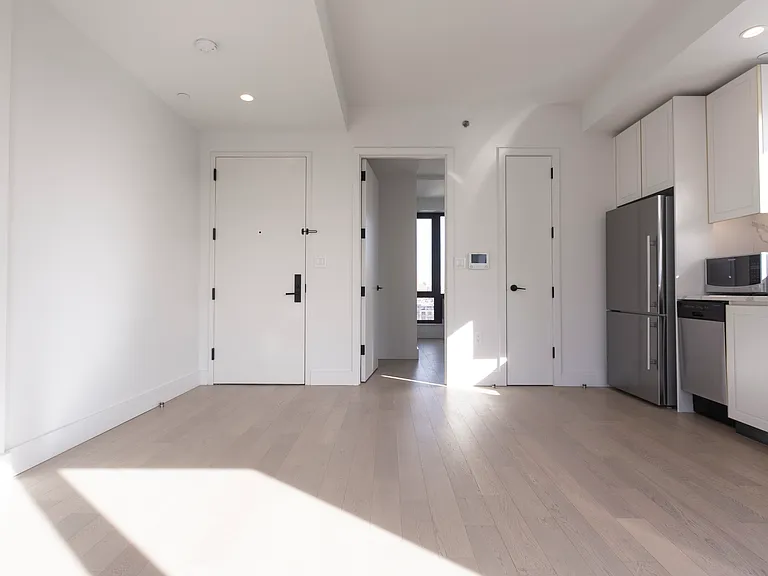 635 4th Ave #801 — Photo 1