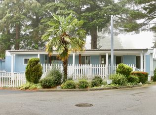 1725 Shorepines Dr, Coos Bay, OR 97420