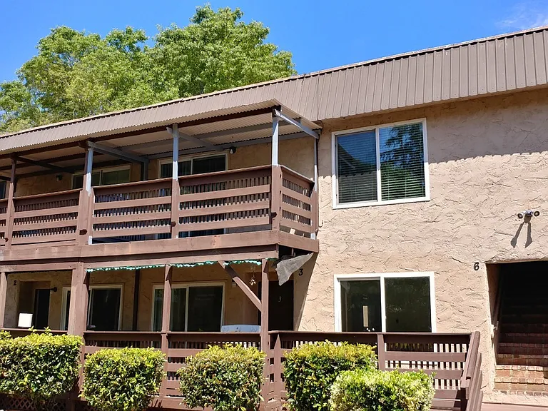 1435 Willis St — Photo 3