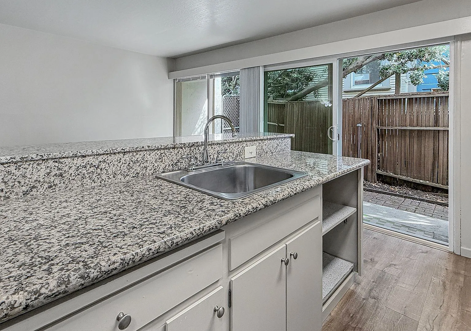 $500 off if you sign a lease starting no later than October 1st! - Large Renovated Apartment in t... — Photo 4