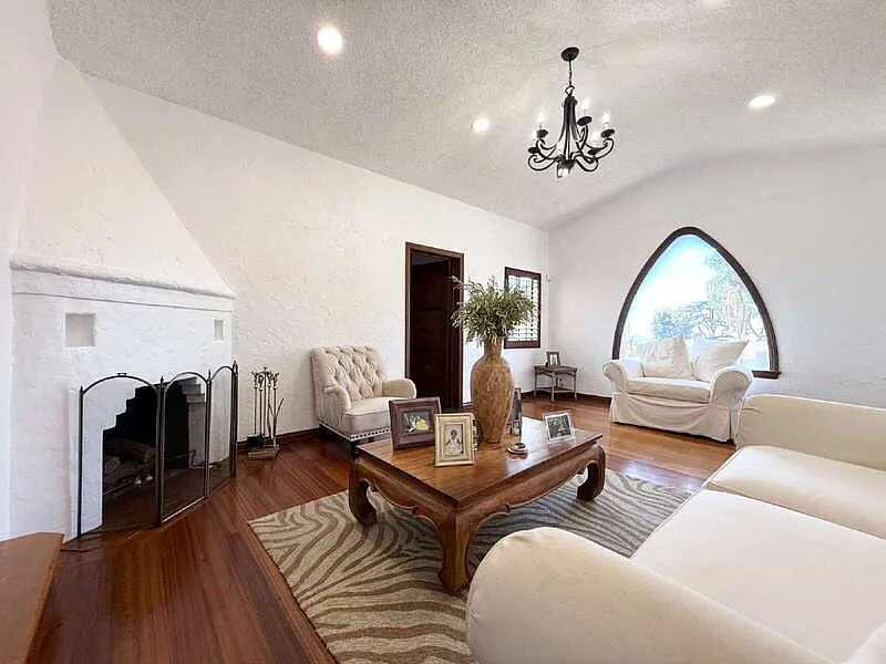 3 bed, 3.0 bath, 2899 sqft, $5,995 — Photo 4