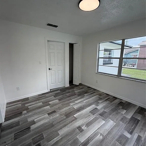109 Dakota Ave — Photo 13