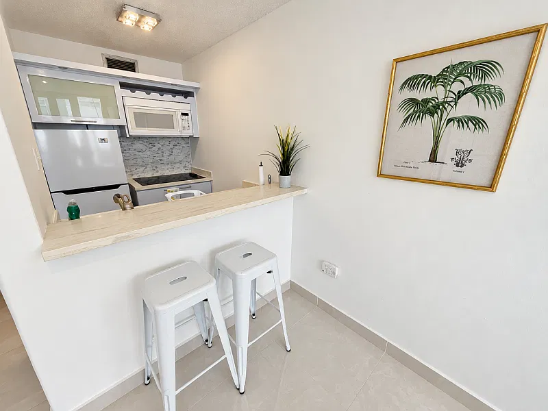 1 bed, 1.0 bath, 468 sqft, $2,350 — Photo 2