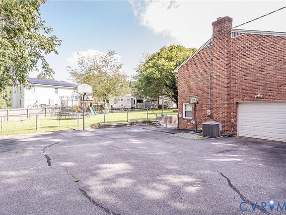 4th image of 4512 Wraywood Ave