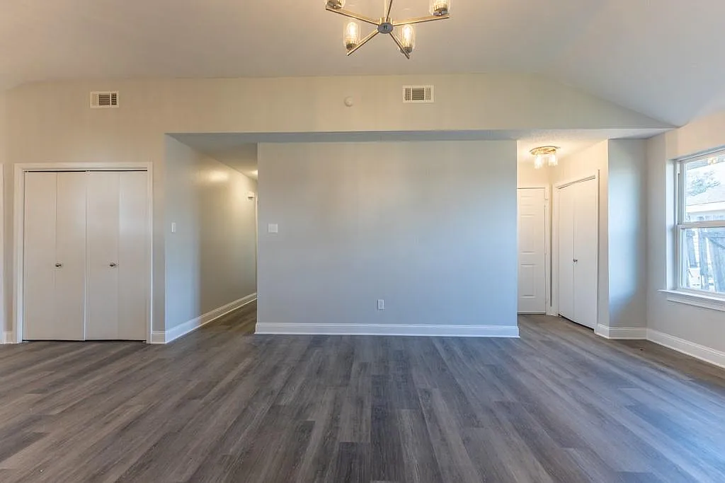 4 bed, 1158 sqft, $2,300 — Photo 3
