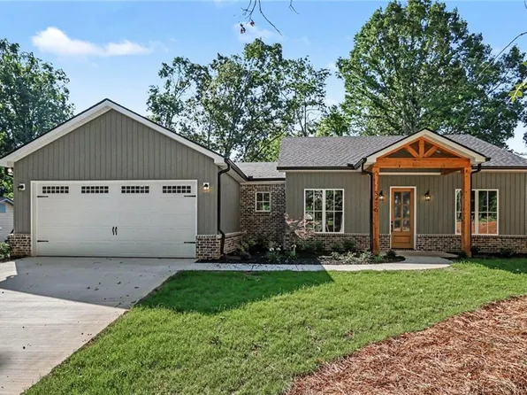 3476 Mill Stone Dr, Gainesville, GA 30506