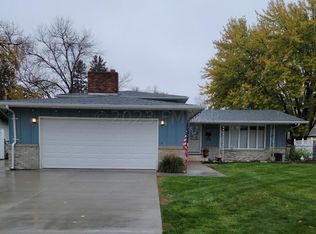 2432 E Country Club Dr S, Fargo, ND 58103