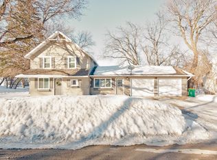 512 15th St, Spirit Lake, IA 51360
