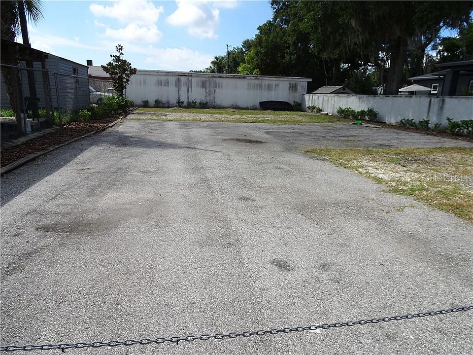1st image of 102 W Crest Ave