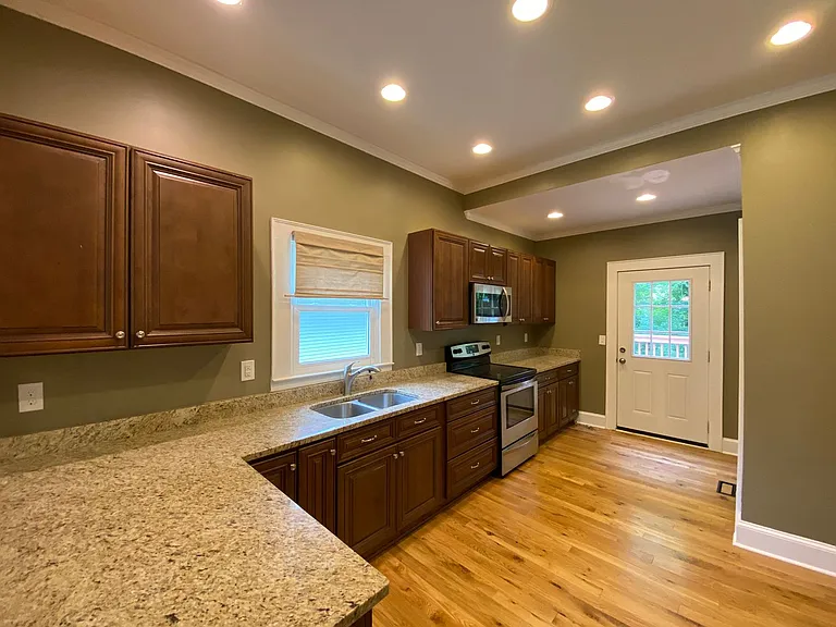 203 Shawnee St — Photo 8