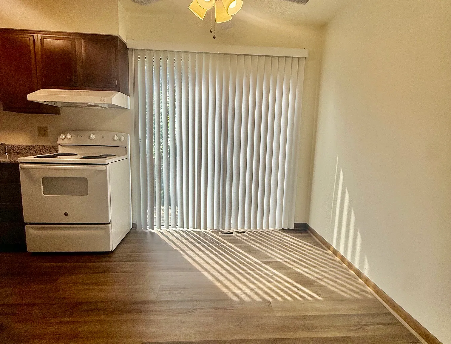 2 bed, 1.5 bath, 1000 sqft, $875 — Photo 3