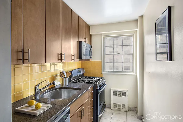 Rented by City Connections Realty | media 12
