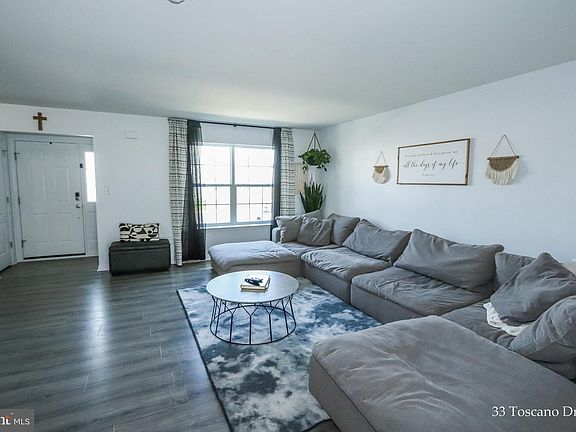 4th image of 33 Toscano Dr