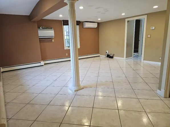 17-02 Clintonville Street image 6 of 16