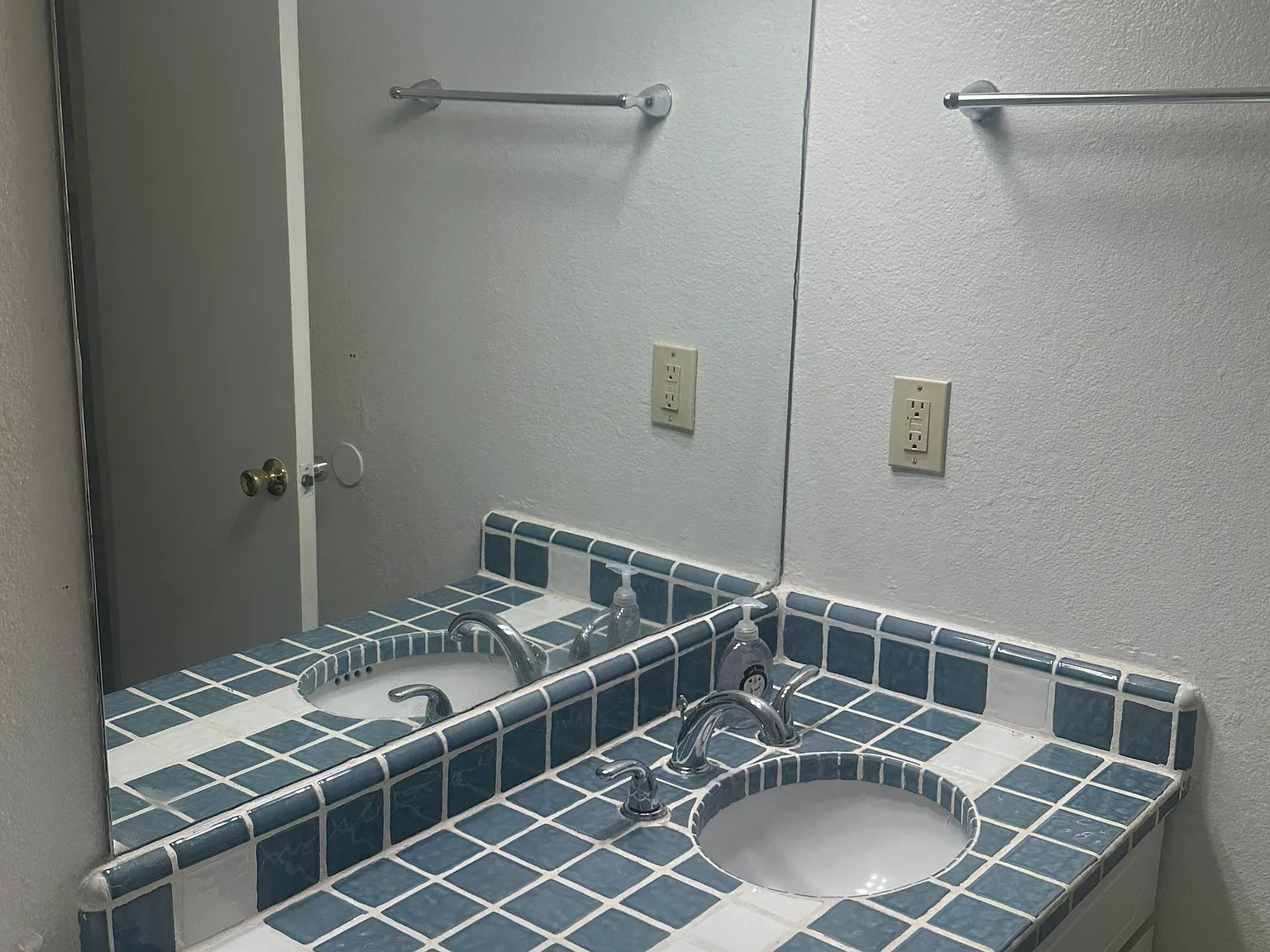 Olive Court Apartments — Photo 4