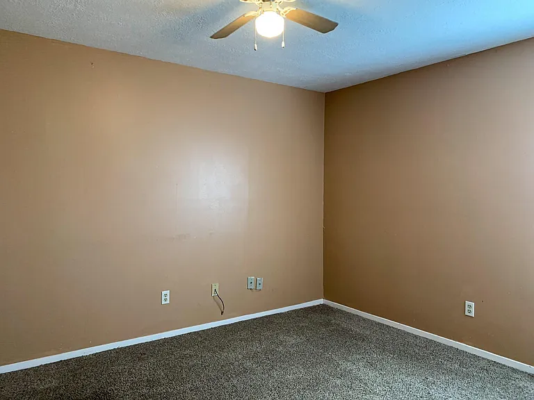 703 Ruth Ct #B — Photo 12