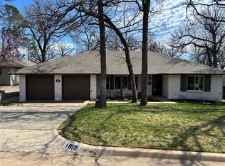 1812 N Oakhill Rd, Bethany, OK 73008