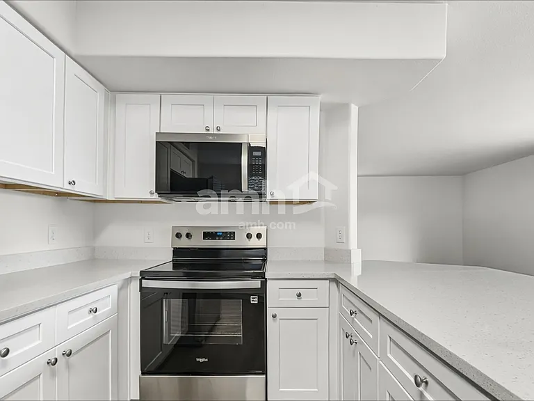 4071 E Abraham Ln — Photo 3