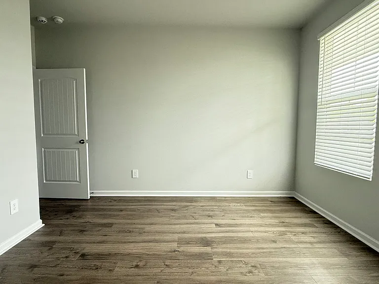 2042 Oak Pl — Photo 4