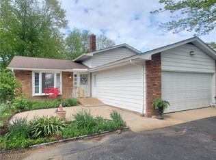 34671 Lake Shore Blvd, Timberlake, OH 44095