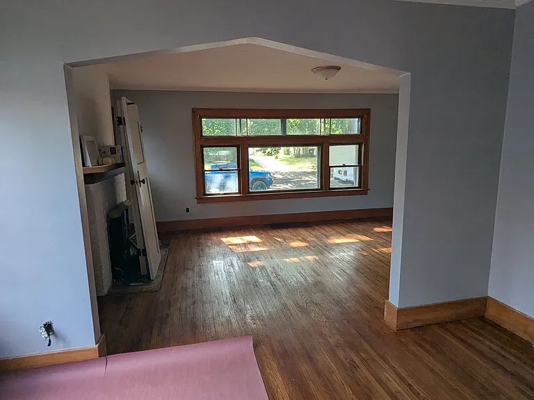817 Western Ave — Photo 7