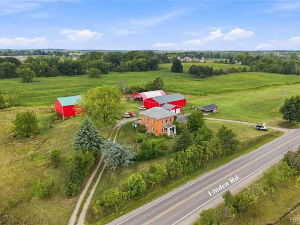 13122 Linden Rd, Linden, MI 48451