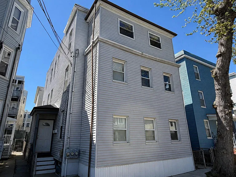 Magnus Ave — Photo 16