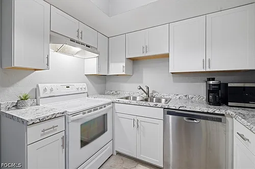 4906 Victoria Dr Photo 1