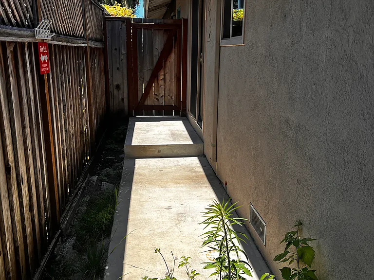 535 Sumner St #C — Photo 16